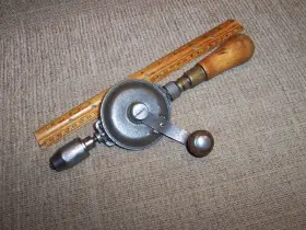 North Bros. Mfg. Co. 1530a Old Yankee #1530a Ratcheting Hand Drill Antique Carpenters Tool